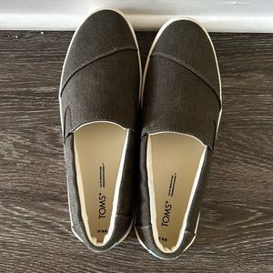 Tom’s slip on shoes worn 2x